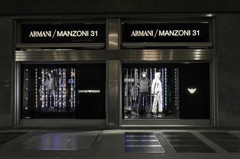 EMPORIO ARMANI Chiristams 2018 Milano Manzoni 1 Oltrefrontiera